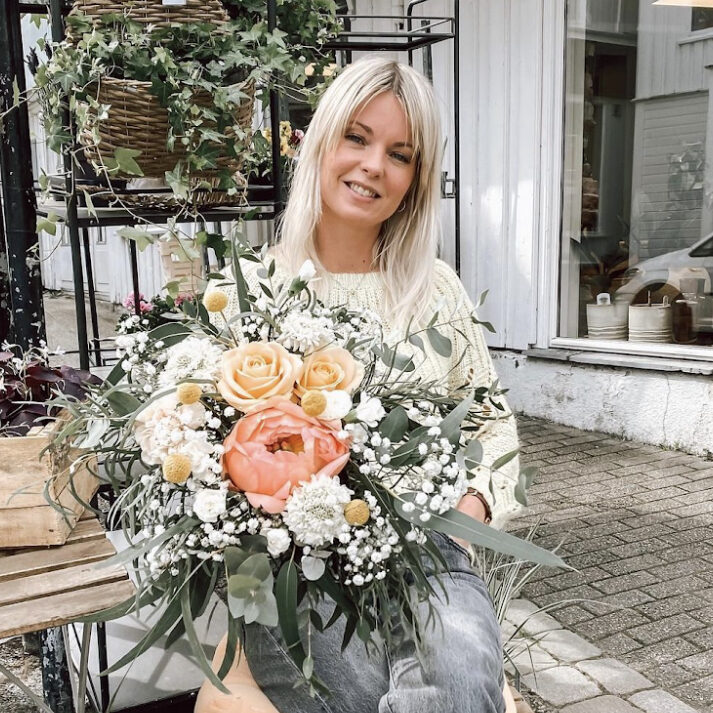 Butikkmedarbeider Sissel Plantedottir blomsterbutikk Grimstad