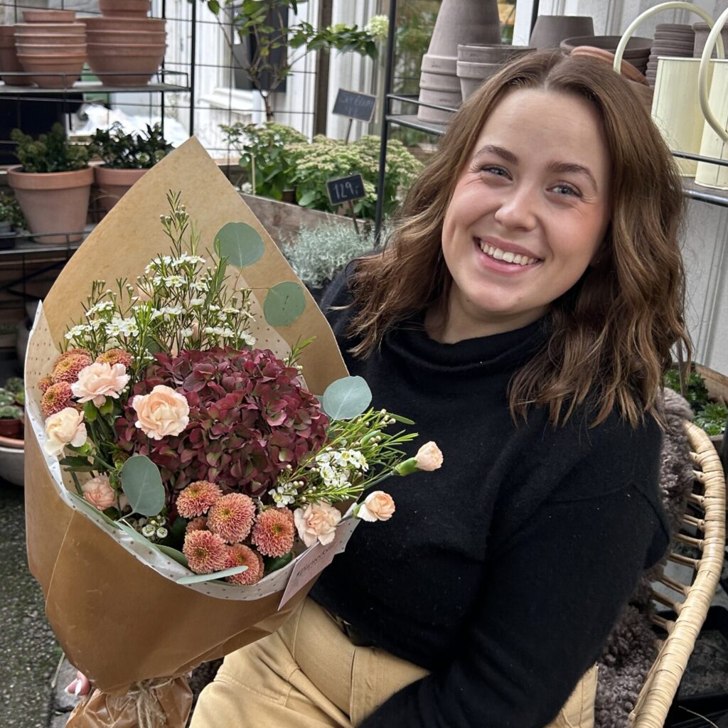 Ansatt hos plantedottir blomsterbutikk i Grimstad
