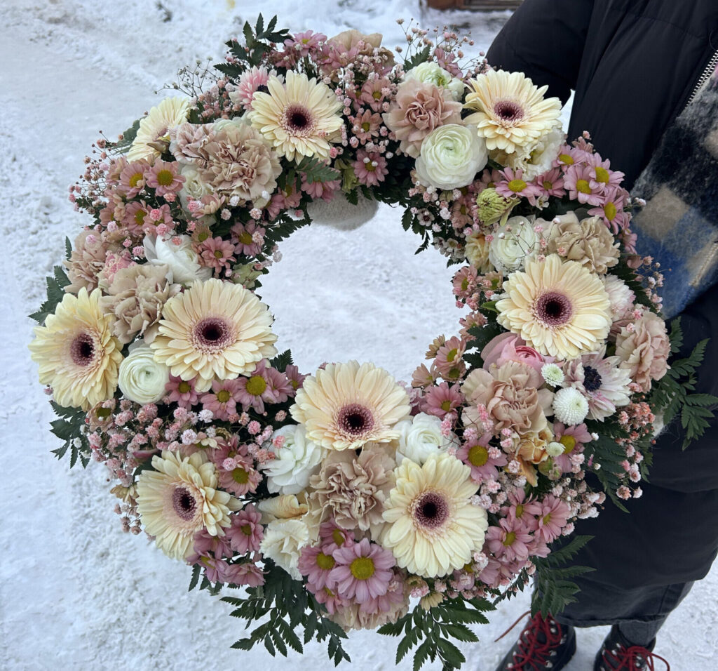 Blomsterkrans fra blomsterbutikken Plantedottir i Grimstad