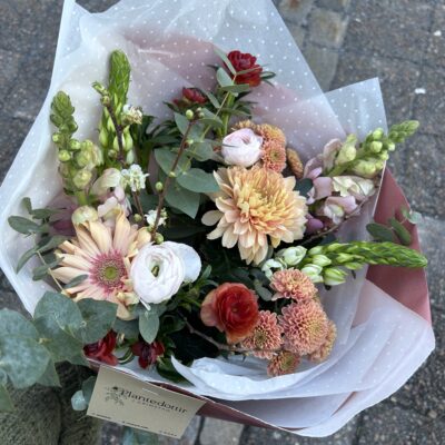 Blomsterbukett fra blomsterbutikk Grimstad Plantedottir