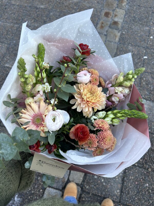Blomsterbukett fra blomsterbutikk Grimstad Plantedottir