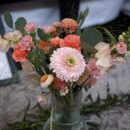 Vase med blomster laget av Plantedottir